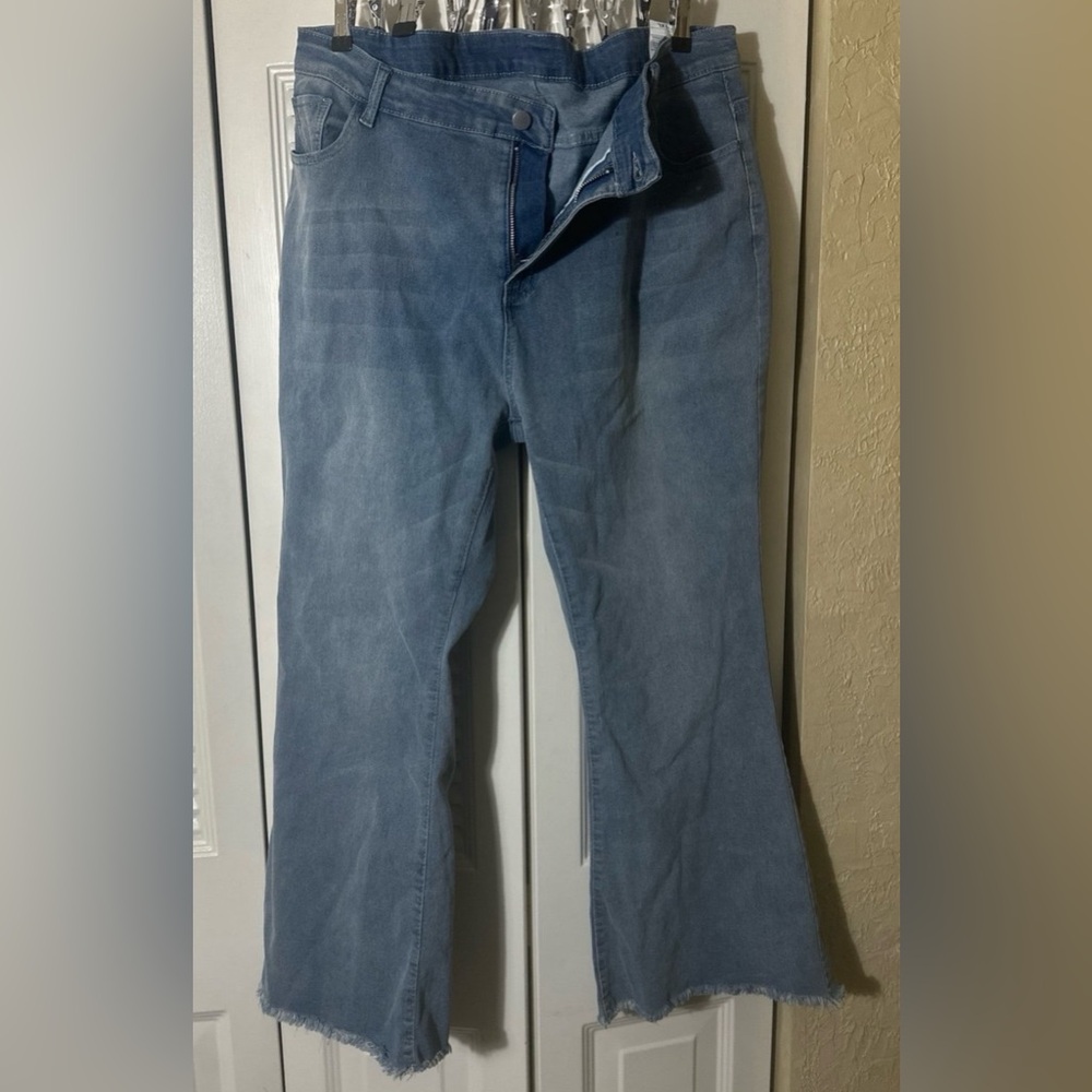 Light washed blue jean flare 3x